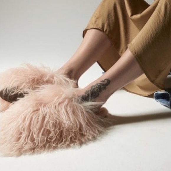 🆕UGG PINK FLUFF MOMMA CLOG SLIPPER PEACH MONGOLIAN FUR SOLDOUT DEAD-STOCK STYLE - Picture 5 of 5